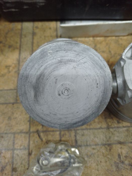 Поршни,кольца,щётки жигули