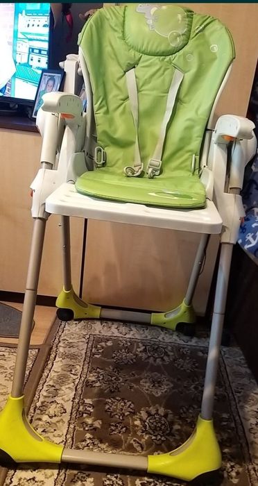 Vând măsuță pentru copii stare foarte bună,  ușoră, practică,