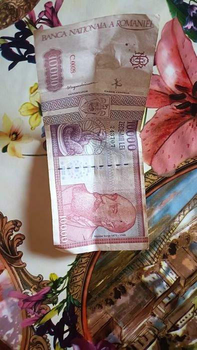 Vând salopete mărimea 60 și pantaloni scurți mărimea XXXL