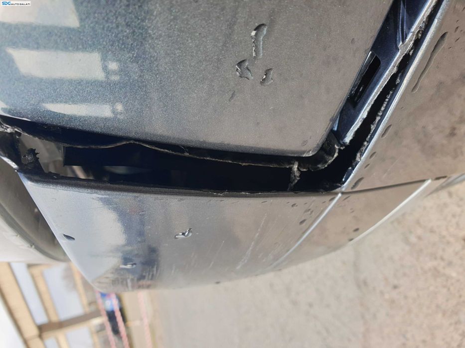 Bara Spoiler Fata Dezechipata FARA Grila Si Emblema cu Defect Audi A6 C6 NFL Non Facelift 2004 - 2008 Culoare LZ7R [K1890]