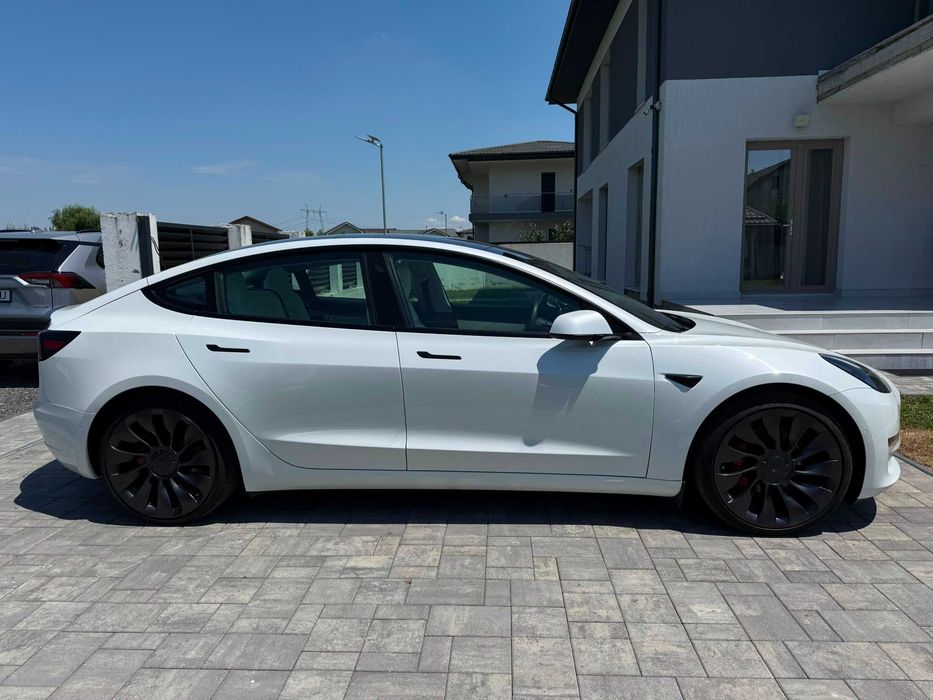 TESLA Model 3 2021 — imagine 3