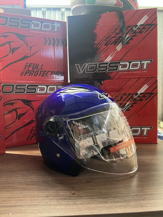 Каскa каски за мотор скутер с очила вградени