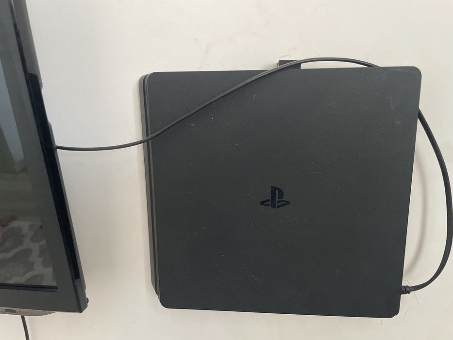 Пс4 слим в хорошем состоянии