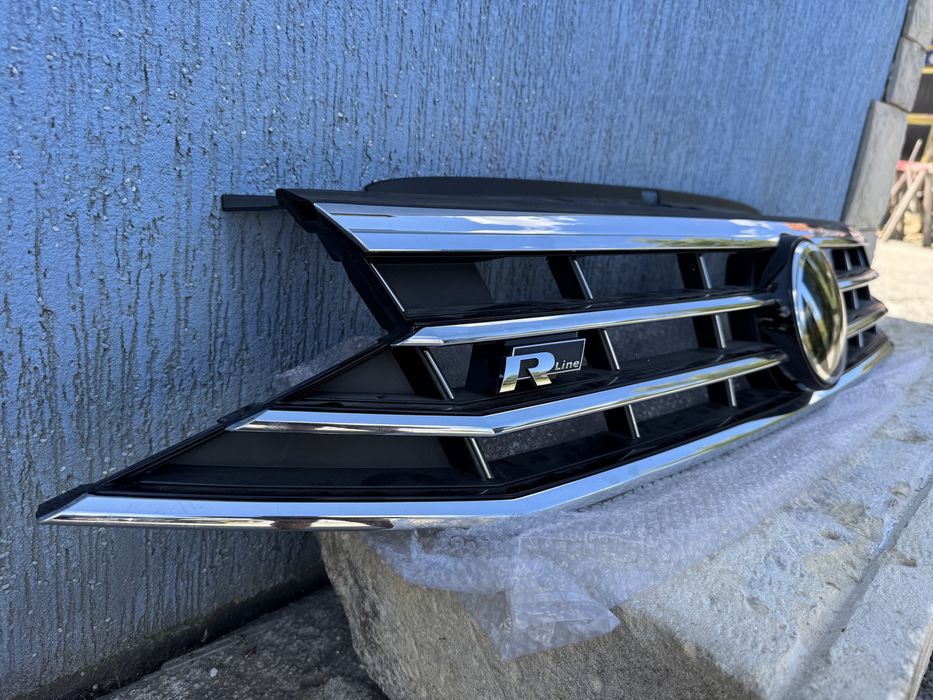 Решетка VW Passat B8.5 R-Line НЕ Е НОВА