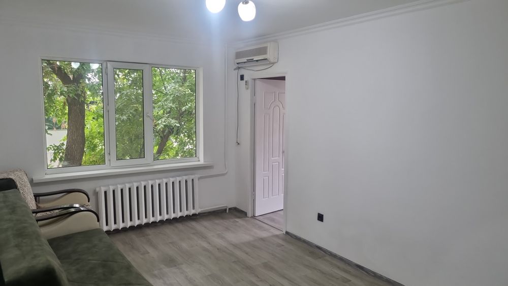 Срочно, продается 2 х комнатная квартира.