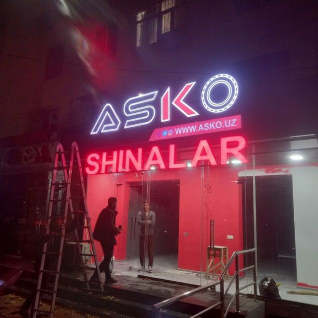 Tashqi reklama bukva banner stend tablichka