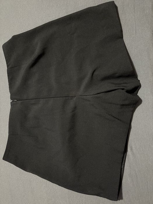 Къси панталони-пола