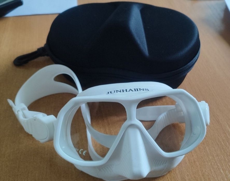 Маска для плавания крутая.