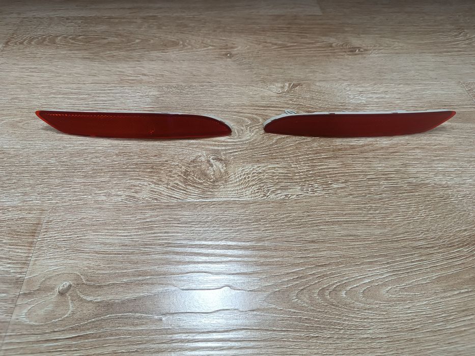 Продам задние катафоты от машины ONIX (отражатели)