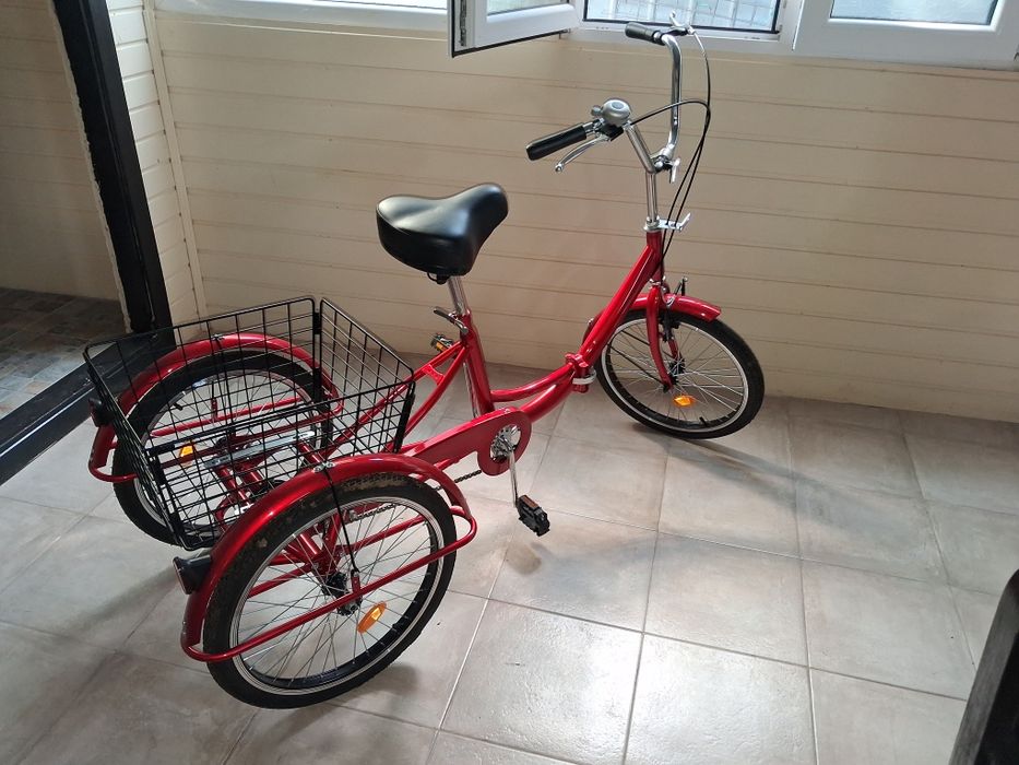 Tricicleta cu pedale si cos de cumpărături