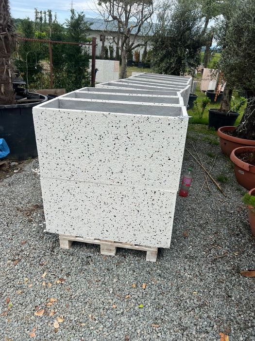 Jardiniere din beton
