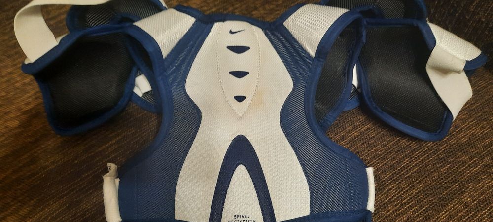 Продам хоккейгую экипировку на 4-7 лет