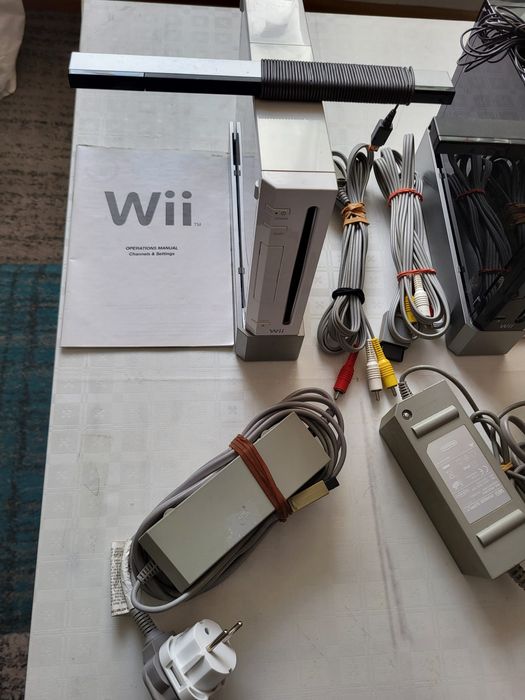 CONSOLA Wii. Albă/ Neagră.