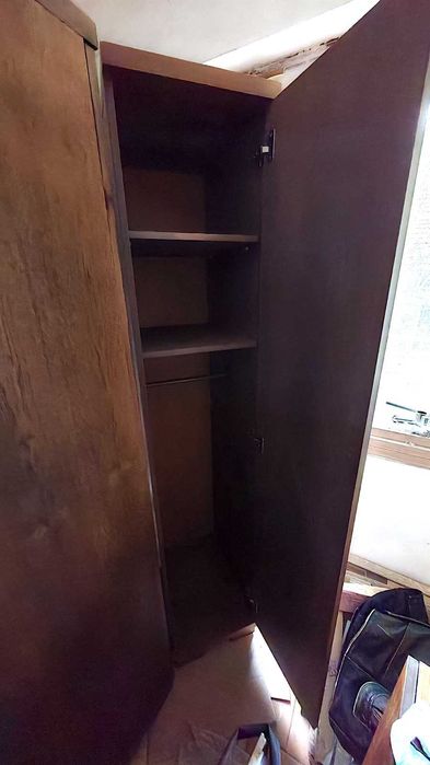 Спалня с матрак, нощни шкафчета и 2 гардероба от масивно дърво