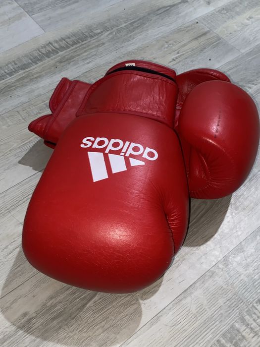 Боксерский перчатка adidas