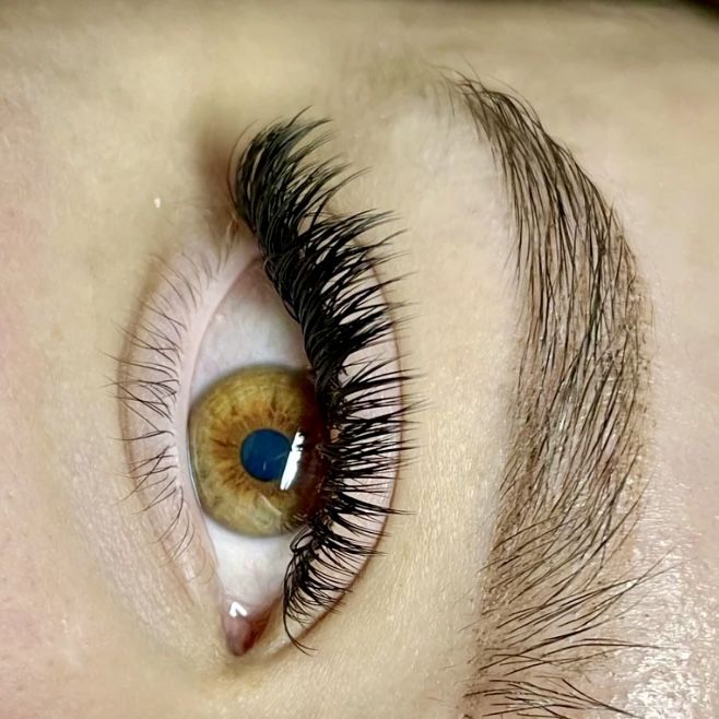 Наращивание ресниц с длительной ноской