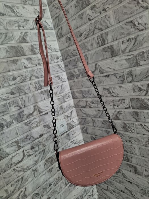 Сумочка + клатч, есть длинный ремешок