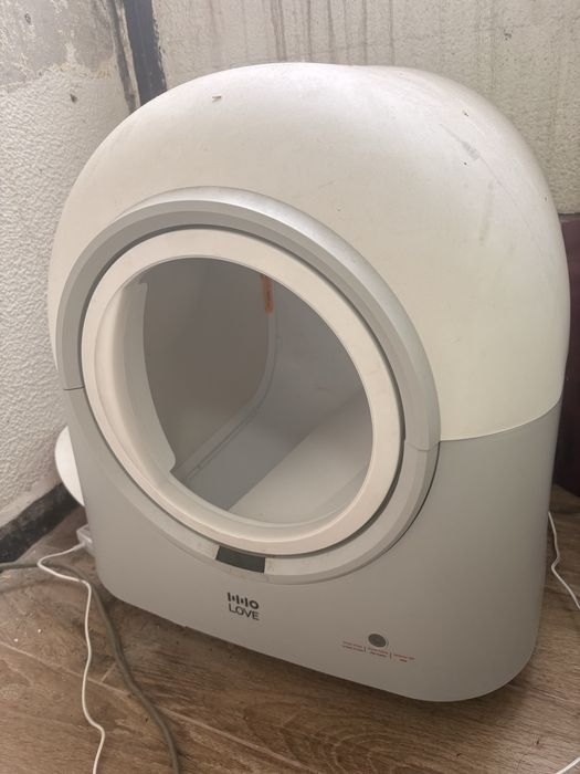 Автоматична котешка тоалетна