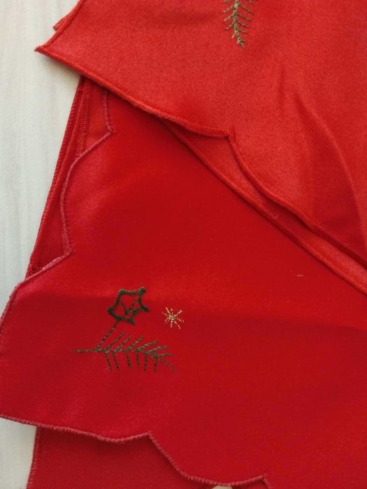 Каре/тишлайфер и кърпи/салфетки с бродерия коледни