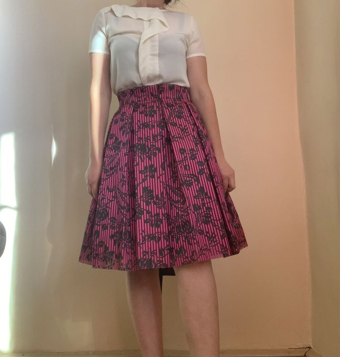 Fusta eleganta cu fundița