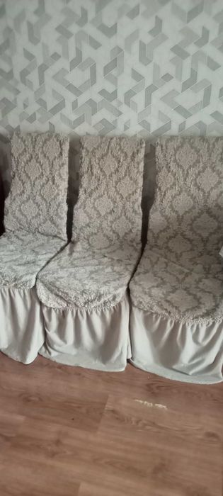 Стол со стульями