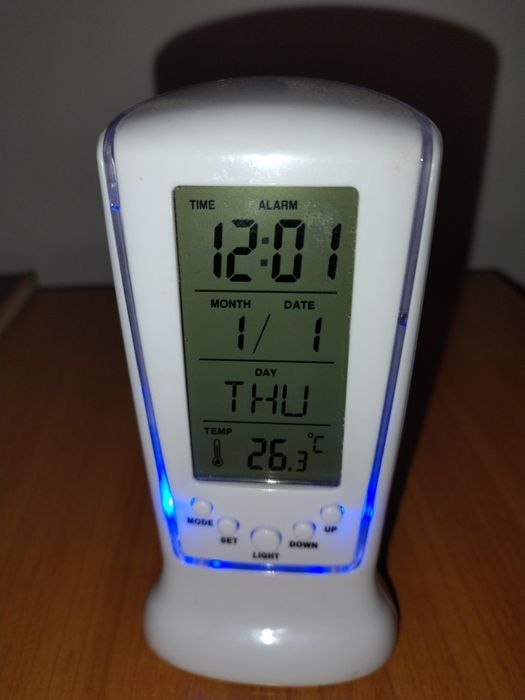Ceas digital de birou multifuncțional, cu termometru, calendar și alarmă
