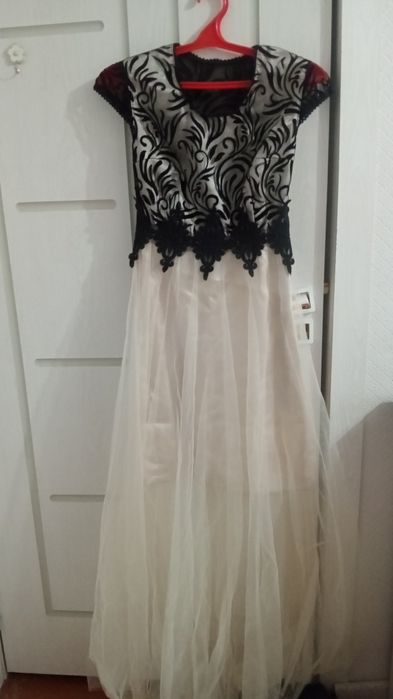 Продам нарядные платья — отличное состояние!