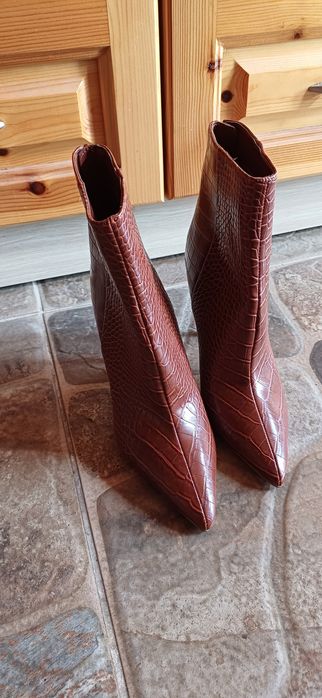 Дамски боти на GUESS