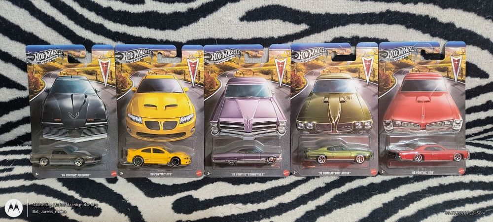 Hot wheels 8 set