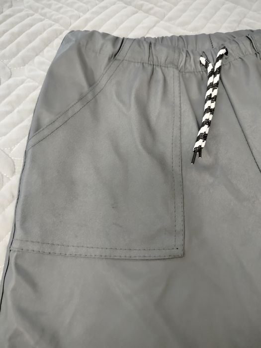 Брюки с накладными карманами