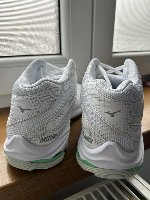 Mizuno Wave Voltage 2 Mid