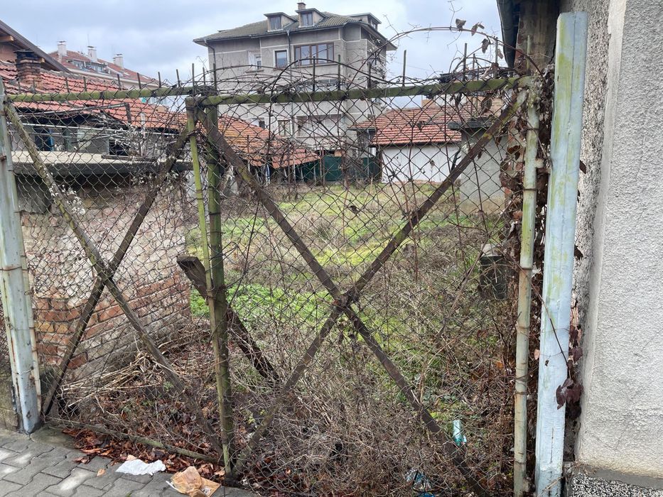продавам къща  с двор400м.квв Севлиево