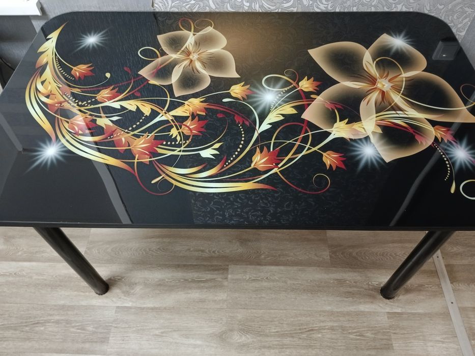 Продам кухонный стол