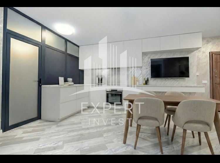 Продава се Тристаен апартамент в Варна, Цветен квартал - 155 кв.м за 1484 €/кв.м - Снимка #6