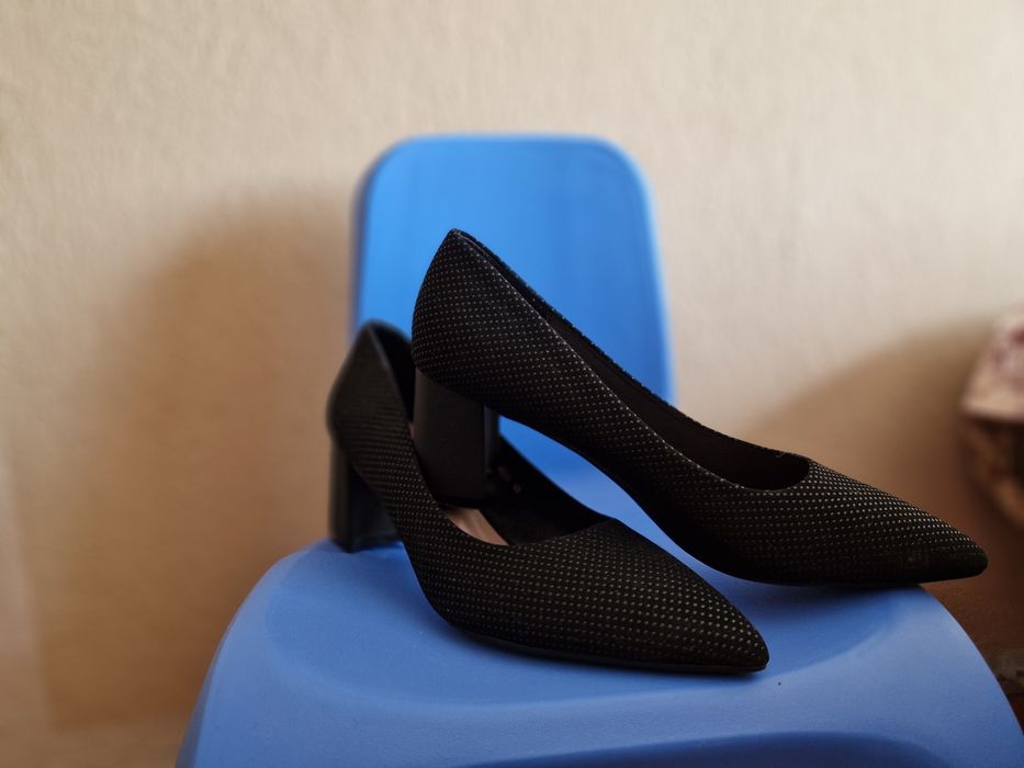 Официални черни дамски обувки