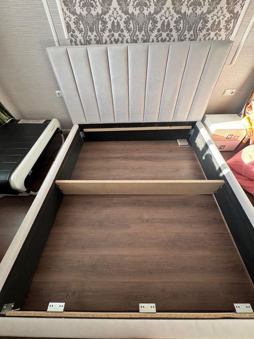 Кровать и матрас