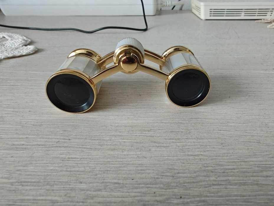 Benoclu pentru teatru Browni 2,5