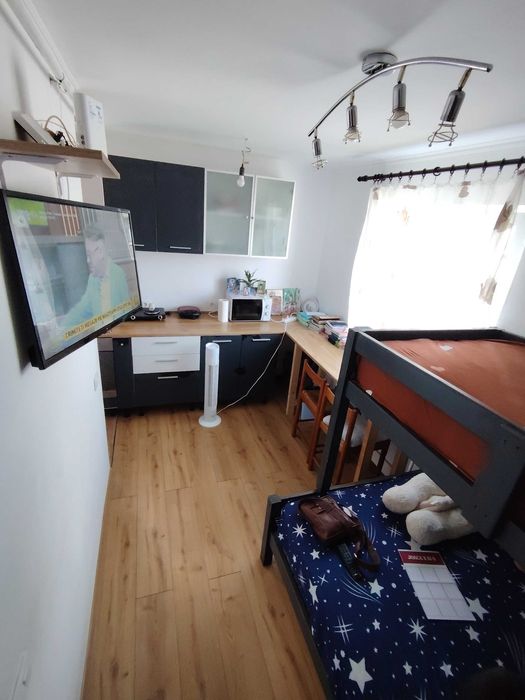 De vanzare garsoniera Iacob Andrei nr 31 et 4 din 4 18 mp renovata recent gaze, centrala, electrica noua, instalatii noi mobila noua si electrocasnice