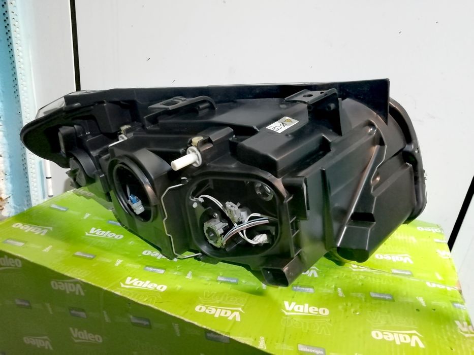 Фар Фарове за БМВ Х1 Е84 / BMW X1 E84 Bi-Xenon.