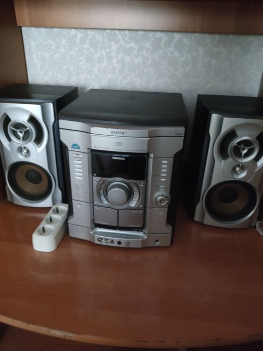 Продам музыкальный центр soni