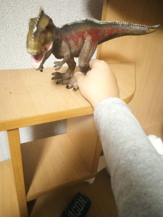 Продам игрушки динозавры