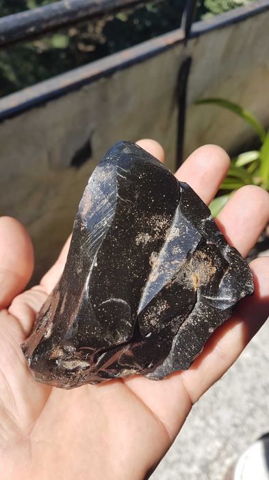 Обсидиан необработен