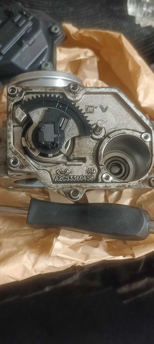 Продавам дроселова, клапа без моторче и хидравличен обтегач за Hyundai 243702A000 или 243702A700 или F34621441000