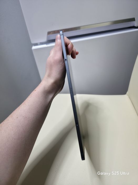 Samsung Galaxy Tab S9 128GB (Lovită, touch-ul funcționează parțial)