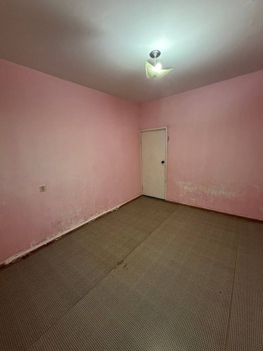 6-mik tomonda 2 xonali uy sotiladi