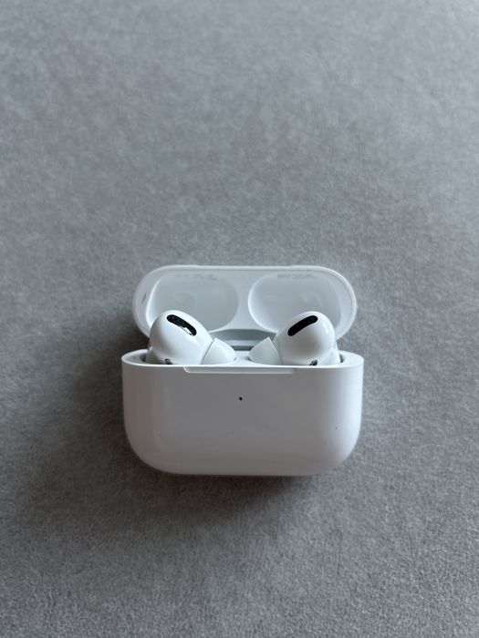 Продаю AirPods Pro (оригинал)