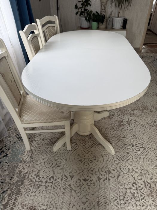 Стол со стульями