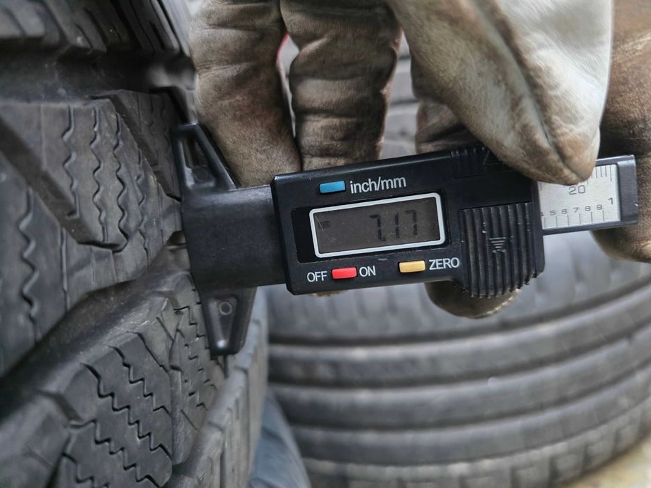 4бр Зимни гуми 225 55 17 С - Continental