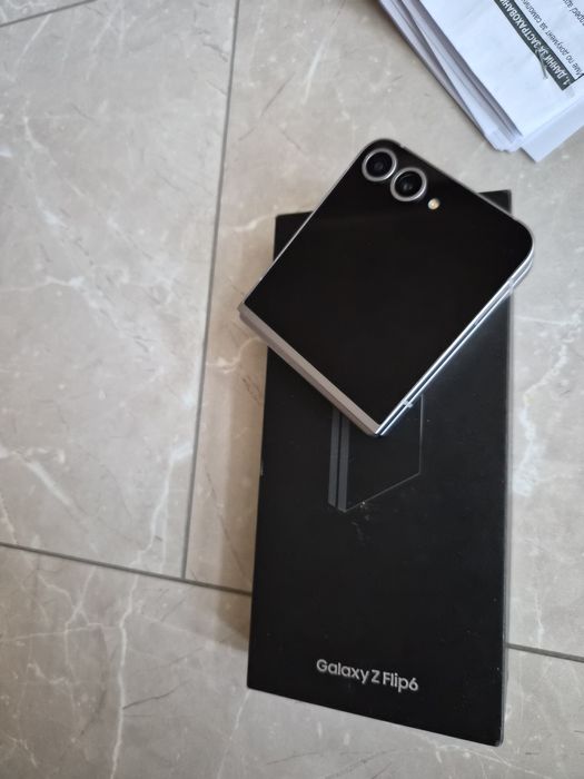 Samsung Z Flip 6 512 GB 12 GB