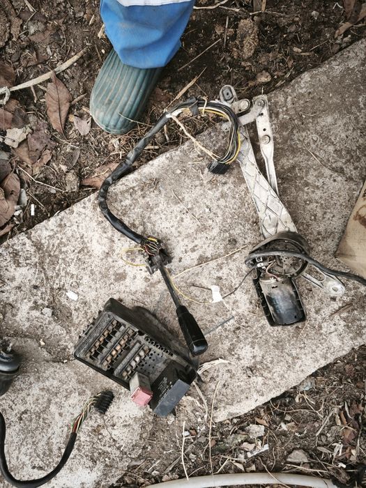 Запчасти от Мерседес 190